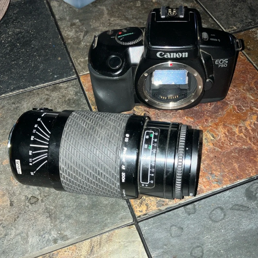 Canon EOS 750